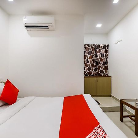 Oyo Hotel D Veeray Ахмедабад Екстериор снимка