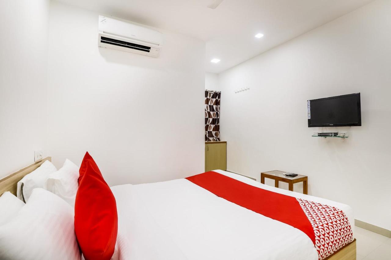 Oyo Hotel D Veeray Ахмедабад Екстериор снимка